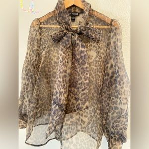 Woman print blouse size Large